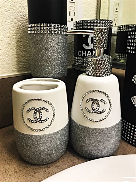 chanel room decor ideas - Chanel inspired bathroom decor.